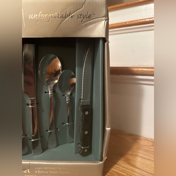 NWT Cambridge Iliad Mirror flatware set, service for 6 - Picture 6 of 7